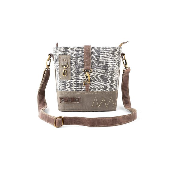3B Shouzo Messenger And Shoulder Bag - Aztec Z Zag Print Upcycled Vintage UwU - Picture 1 of 6